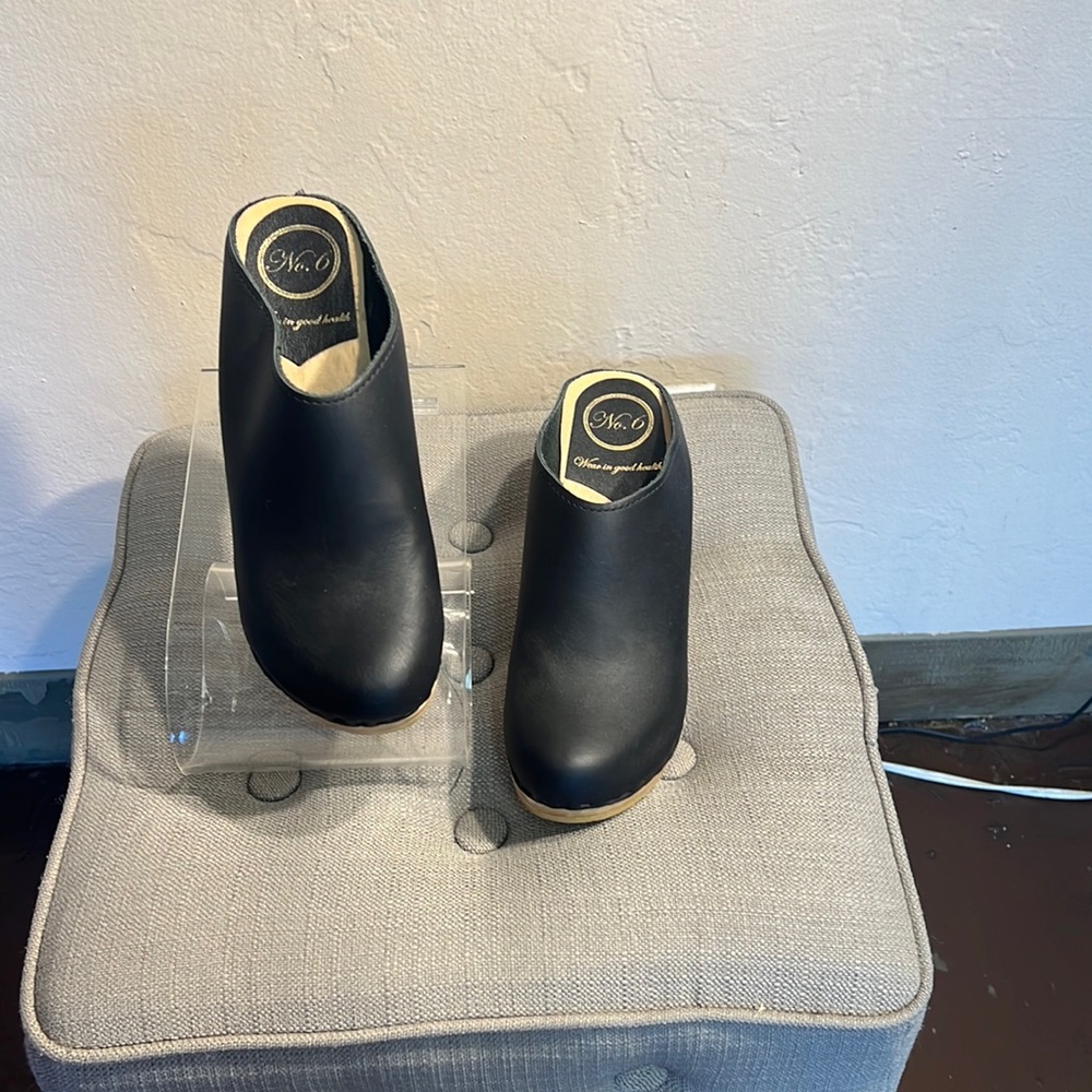 Black Clogs for women